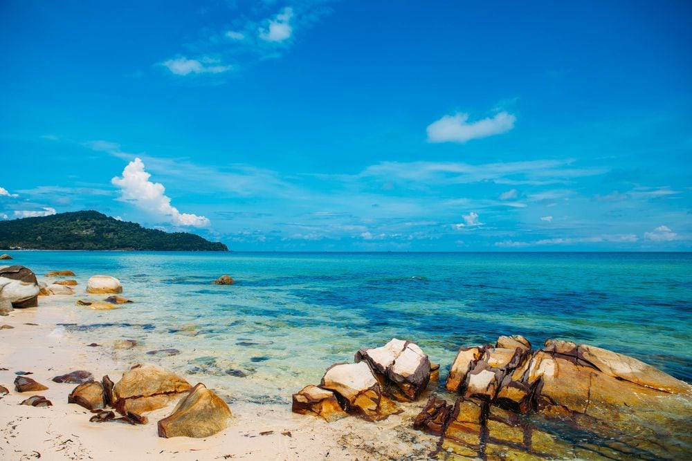 Xung quanh bãi Cửa Đại có nhiều resort, phù hợp để nghỉ dưỡng, picnic
